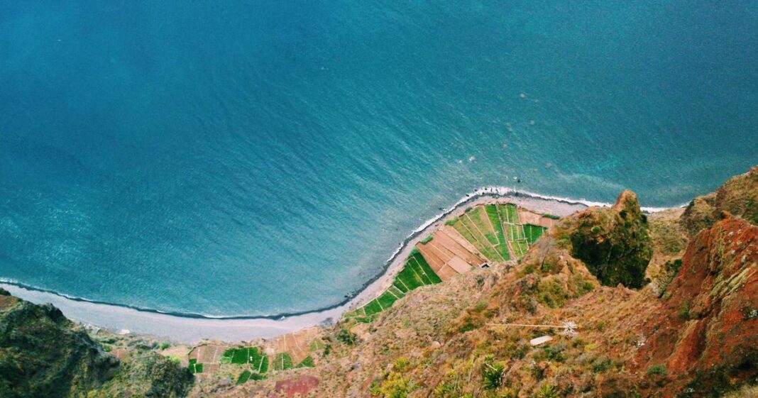 Picsum ID: 851 欧盟海关关税改革:跨境包裹查验与清关——2026年取消150欧元免税门槛政策图解