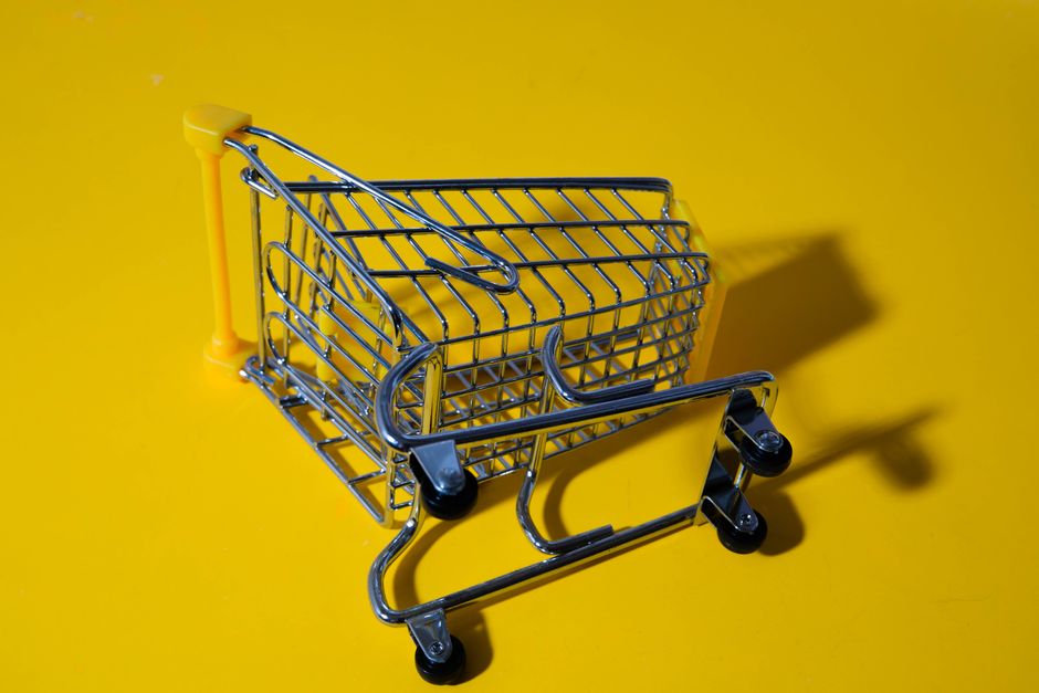 pexels-8481893-europe-marketplace-country-returns-compliance-product-selection-trend-20260826 欧洲跨境卖家比较不同国家平台退货和合规成本