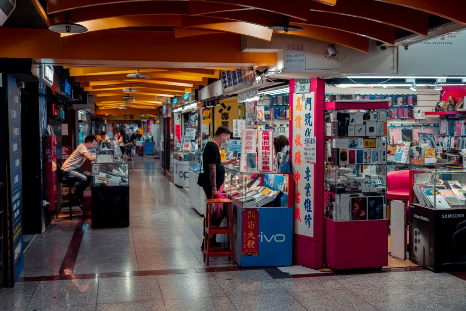 Fnac Darty 2026半年业绩中门店与线上渠道结构的观察场景