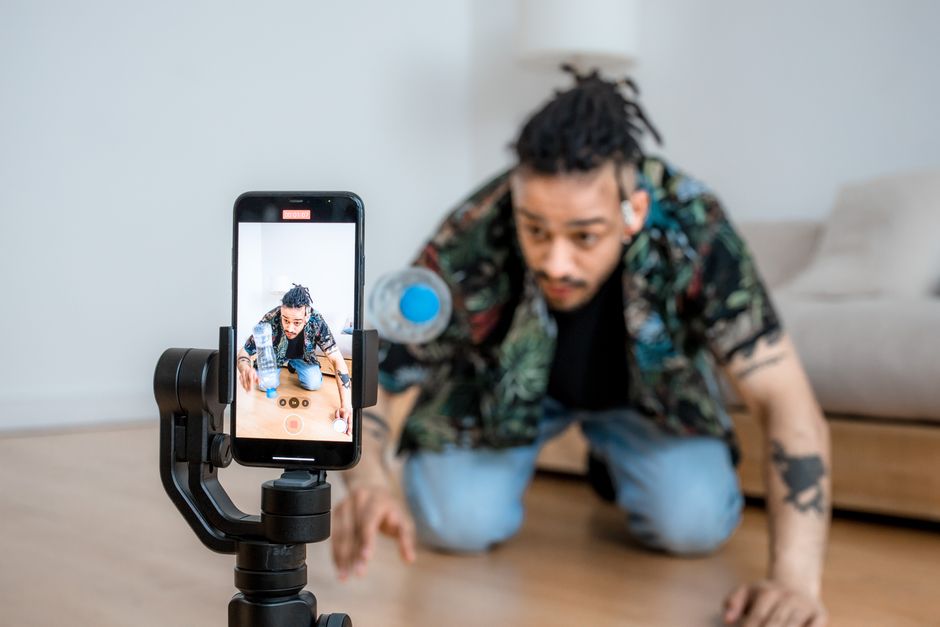 pexels-8360497-tiktok-shop-europe-ai-listing-compliance TikTok Shop欧洲站卖家使用AI工具生成商品文案与图片的合规检查