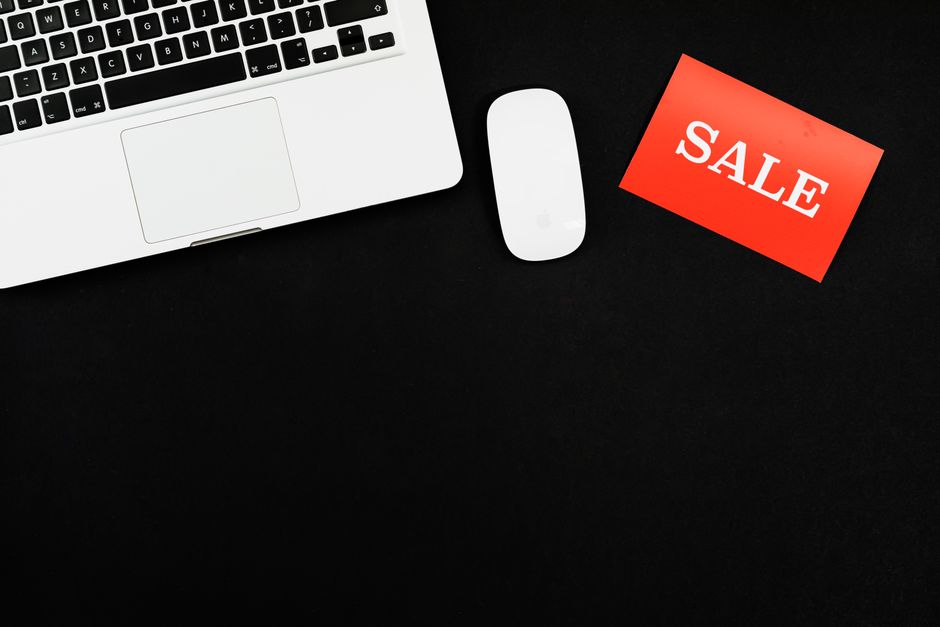 pexels-5624997-claude-bulk-translate-product-pages-eu-tax-inclusive-price-language-check 用 Claude 翻译自建站商品页后核对含税价与多语言版本