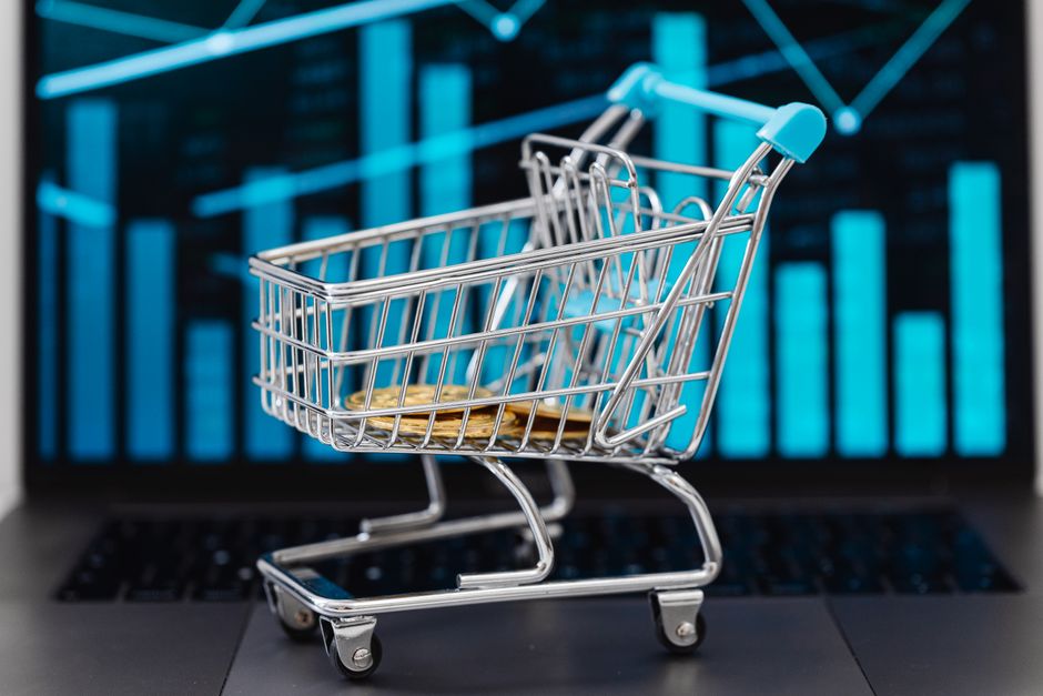 pexels-5980898-eurostat-online-purchase-categories-apparel-home-medicine Eurostat个人网购品类统计中的服装家居与药品线上购买率对比